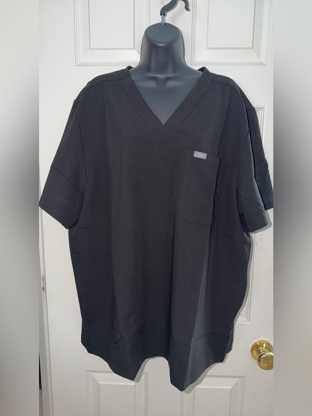 Figs Men’s Black Chisec Scrub Top